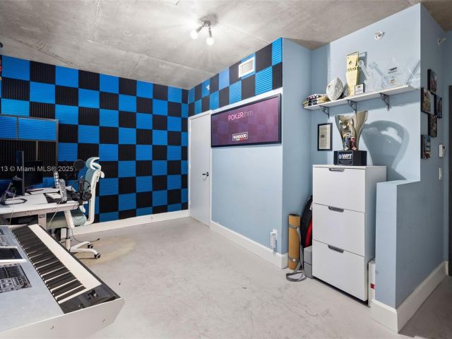 Home for sale at 721 SE 12th Ct 4 - photo 6192355