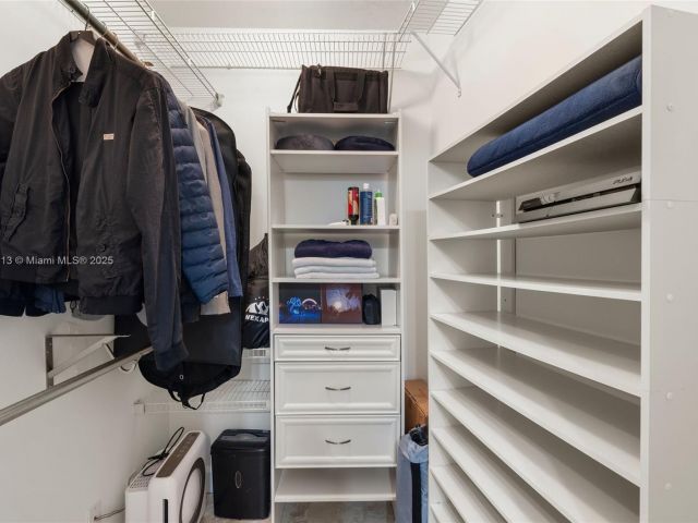 Home for sale at 721 SE 12th Ct 4 - photo 6192358