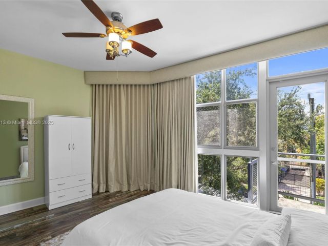 Home for sale at 721 SE 12th Ct 4 - photo 6192360