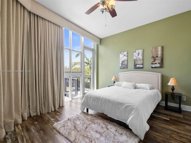 Home for sale at 721 SE 12th Ct 4 - photo 6192361