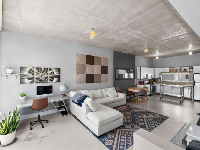 Home for sale at 721 SE 12th Ct 4 - photo 6192364