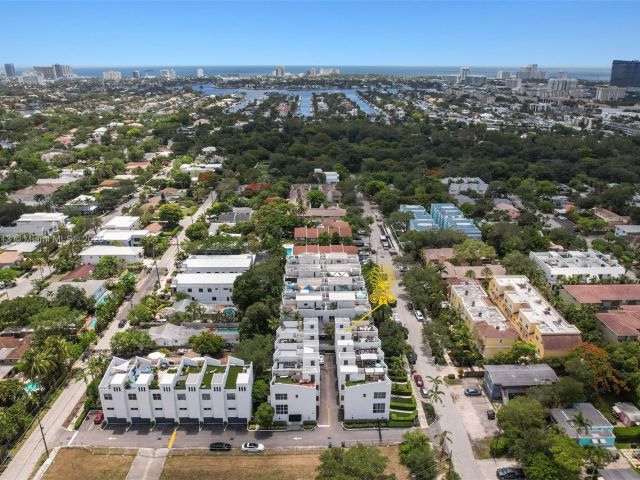 Home for sale at 721 SE 12th Ct 4 - photo 6192367