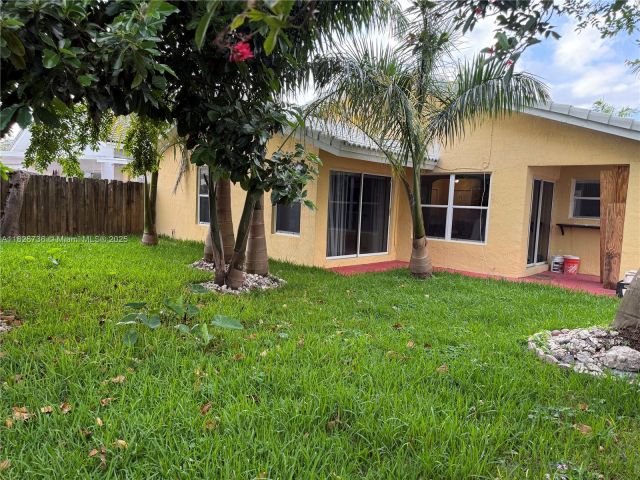 Home for rent at 12090 SW 250th Ter 0 - photo 6192436