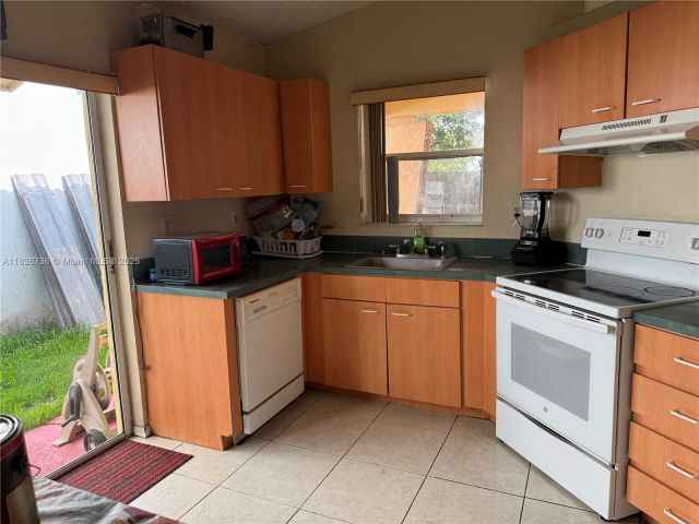 Home for rent at 12090 SW 250th Ter 0 - photo 6192447