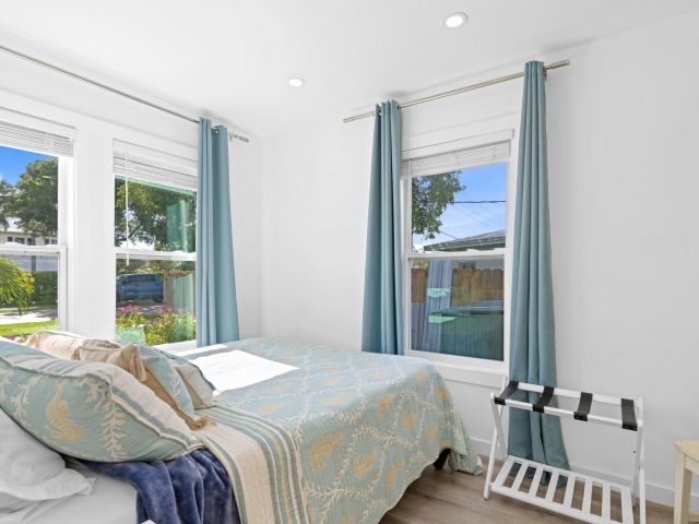 Home for sale at 826 SE 4th Avenue - photo 6214471