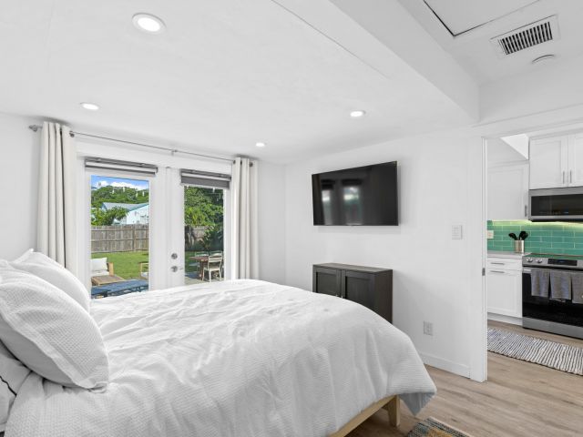 Home for sale at 826 SE 4th Avenue - photo 6214475