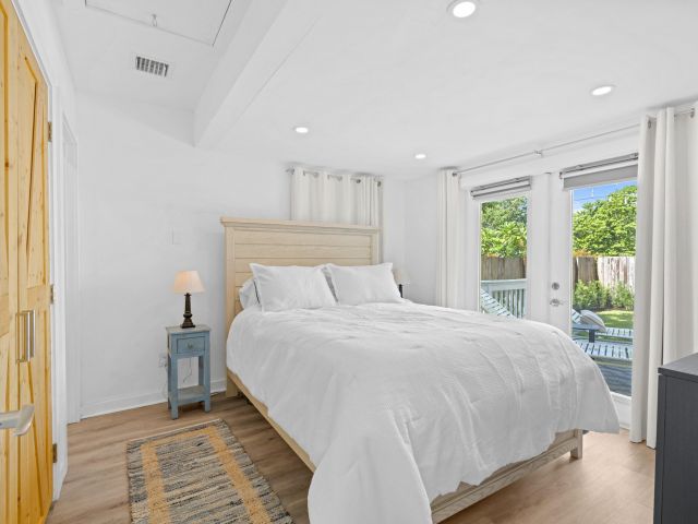 Home for sale at 826 SE 4th Avenue - photo 6214476