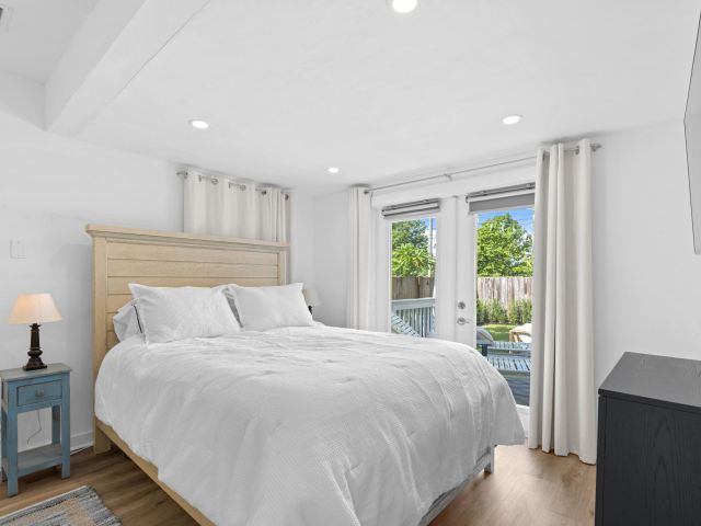 Home for sale at 826 SE 4th Avenue - photo 6214477