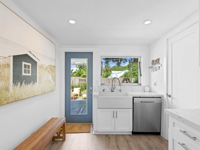 Home for sale at 826 SE 4th Avenue - photo 6214478