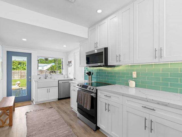 Home for sale at 826 SE 4th Avenue - photo 6214479