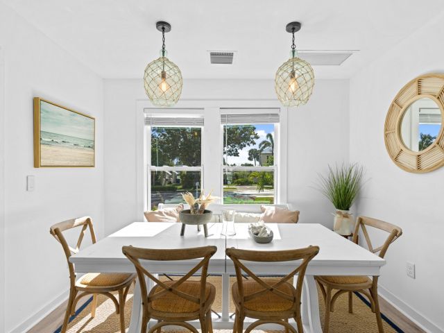 Home for sale at 826 SE 4th Avenue - photo 6214483