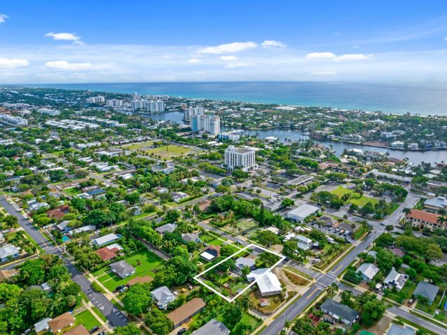 Home for sale at 826 SE 4th Avenue - photo 6214487