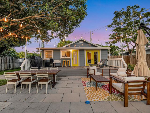 Home for sale at 826 SE 4th Avenue - photo 6214488