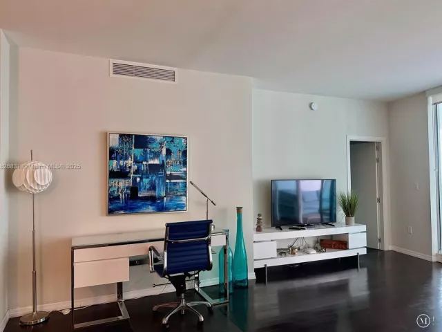 Apartment for rent  Unit #511 - photo 6193937