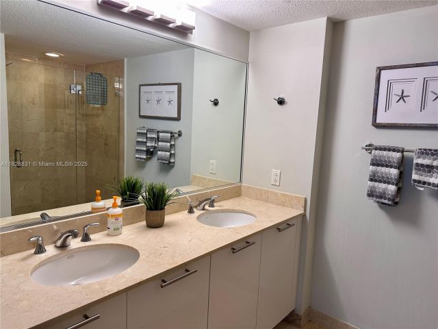 Apartment for rent  Unit #511 - photo 6193931