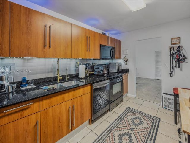 Apartment for sale  Unit #702 - photo 6193872