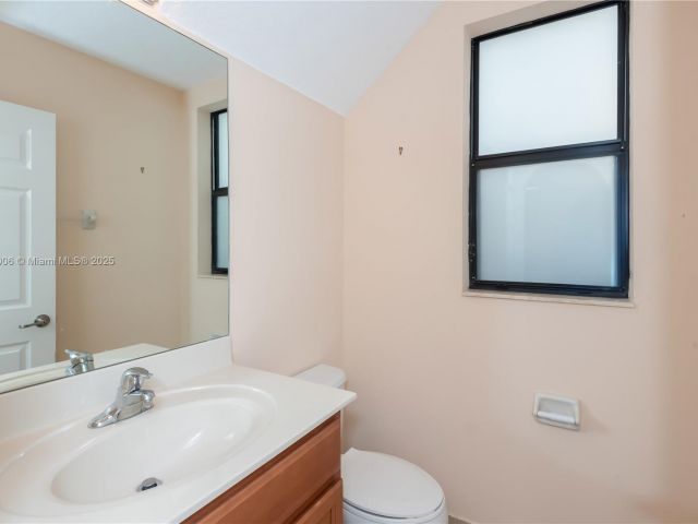 Home for rent at 11510 NW 88th Ln 1 - photo 6195001