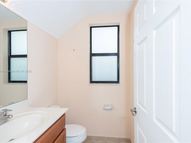 Home for rent at 11510 NW 88th Ln 1 - photo 6195002