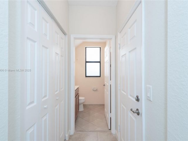 Home for rent at 11510 NW 88th Ln 1 - photo 6195003