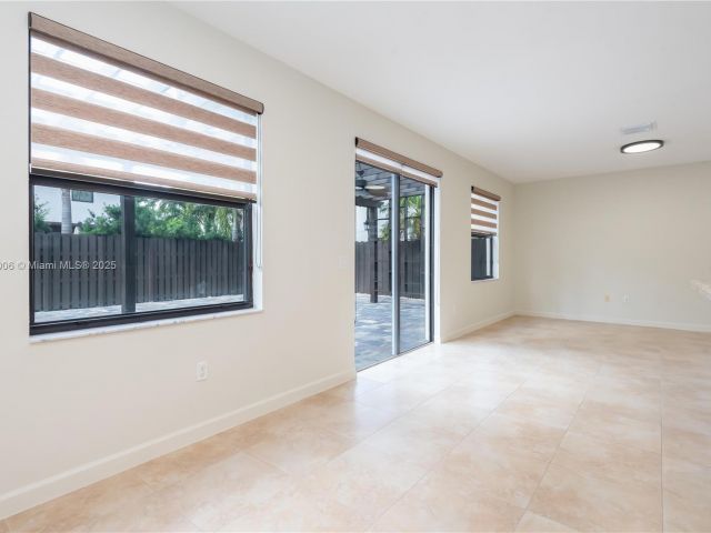 Home for rent at 11510 NW 88th Ln 1 - photo 6195004