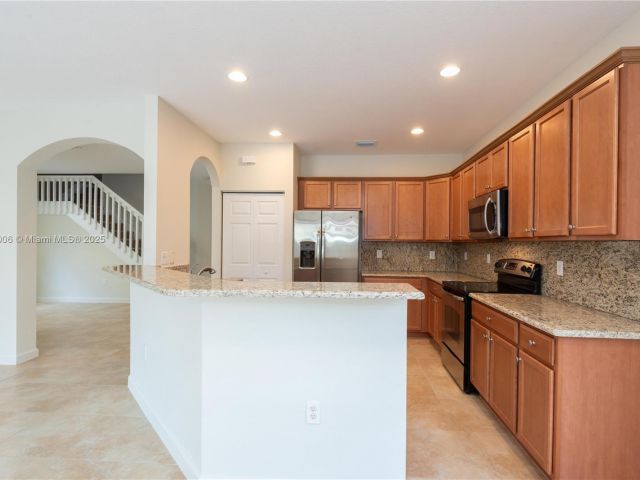 Home for rent at 11510 NW 88th Ln 1 - photo 6195007