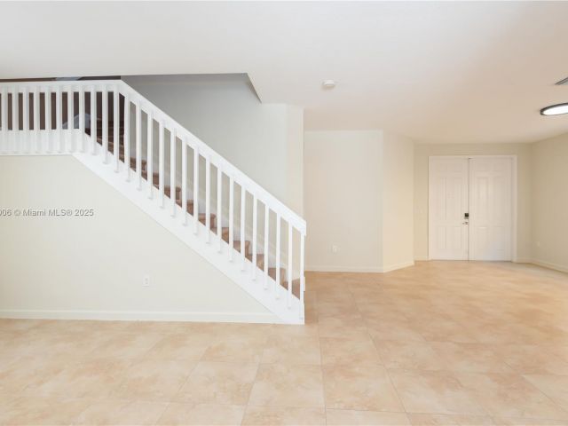 Home for rent at 11510 NW 88th Ln 1 - photo 6195009