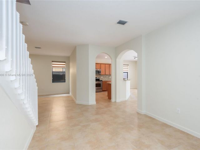 Home for rent at 11510 NW 88th Ln 1 - photo 6195010