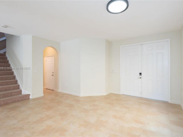 Home for rent at 11510 NW 88th Ln 1 - photo 6195011