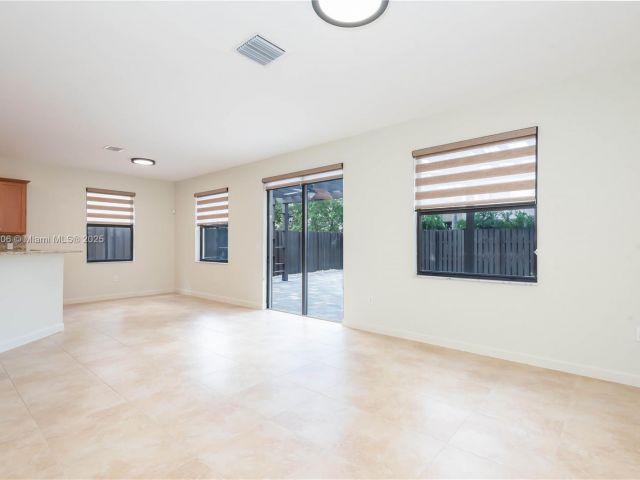 Home for rent at 11510 NW 88th Ln 1 - photo 6195013