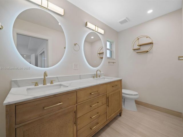 Home for sale at 1617 Washington St - photo 6233590