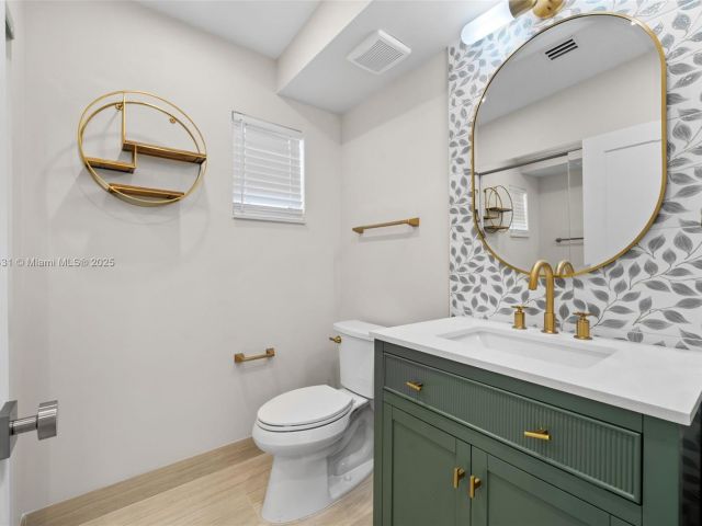 Home for sale at 1617 Washington St - photo 6233596