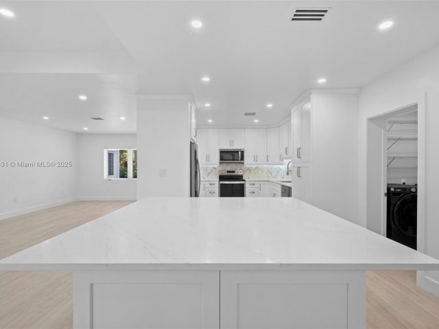 Home for sale at 1617 Washington St - photo 6233602