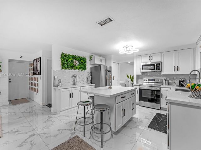 Home for sale at 942 NW 133rd Ct - photo 6197286