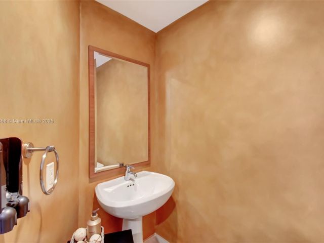 Apartment for sale  Unit #2006 - photo 6198941
