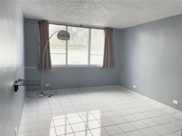 Apartment for rent  Unit #523 - photo 6199268