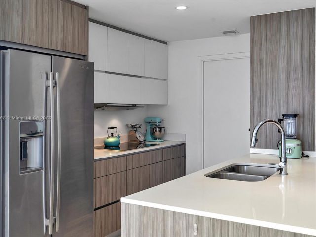 Apartment for sale  Unit #1105 - photo 6206124