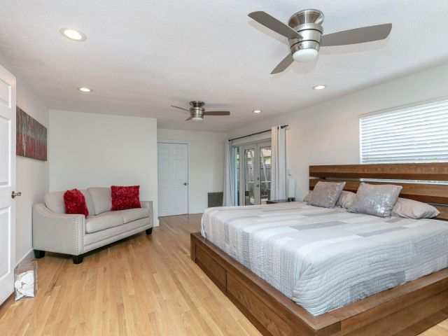 Home for sale at 825 NE 10th Avenue - photo 6198734