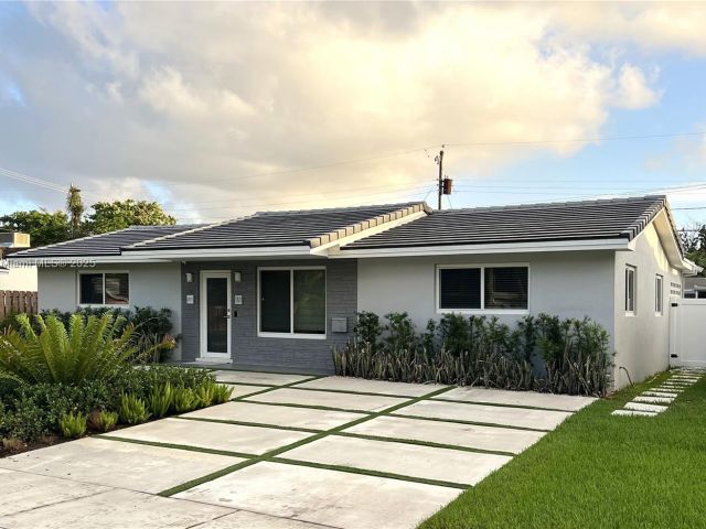 Home for sale at 1321 Garfield St - photo 6196359