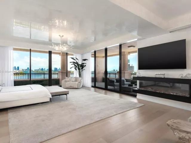 7-bedroom condo for sale in Fisher Island - 6893 Fisher Island Dr LPH 6893 - MondialRealty