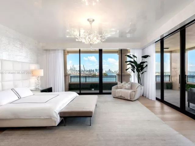 7-bedroom condo for sale in Fisher Island - 6893 Fisher Island Dr LPH 6893 - MondialRealty