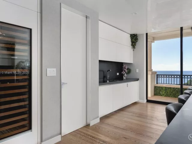 7-bedroom condo for sale in Fisher Island - 6893 Fisher Island Dr LPH 6893 - MondialRealty