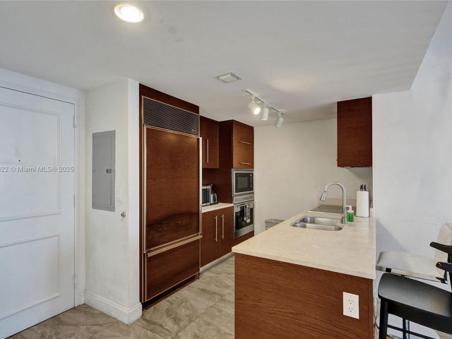 Apartment for sale  Unit #2009 - photo 6199821