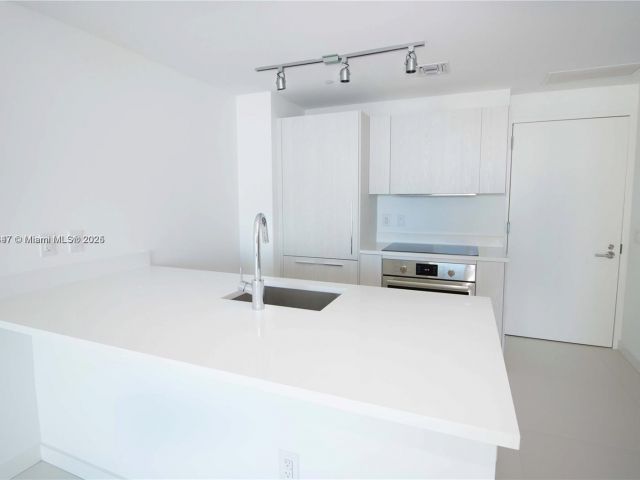 Apartment for sale  Unit #2005 - photo 6198557