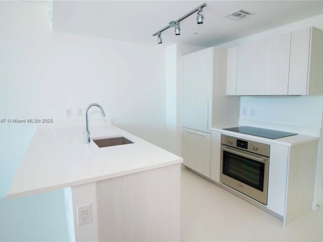 Apartment for sale  Unit #2005 - photo 6198558