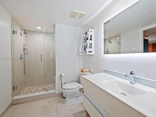 Apartment for sale  Unit #3605 - photo 6203347