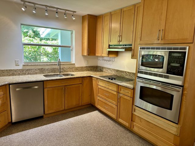 Home for rent at 212 Kings Lynn - photo 6252812