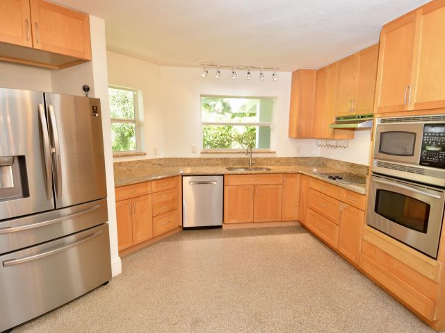 Home for rent at 212 Kings Lynn - photo 6252813