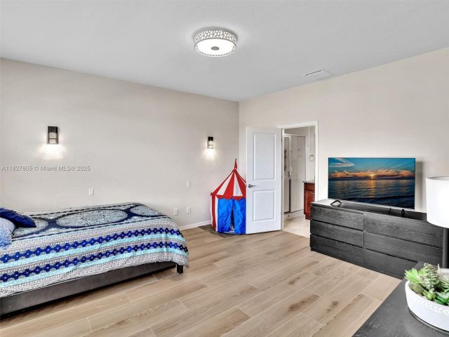 Home for sale at 3976 Poinciana Ln - photo 6199564