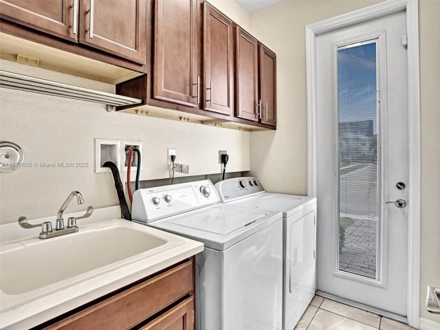 Home for sale at 3976 Poinciana Ln - photo 6199572