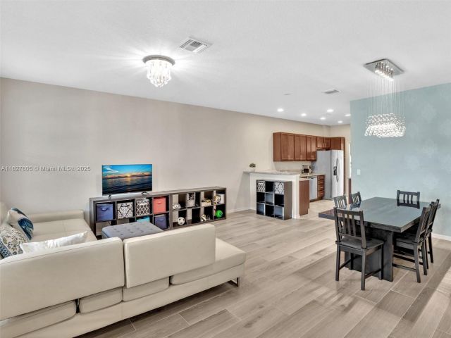 Home for sale at 3976 Poinciana Ln - photo 6199575